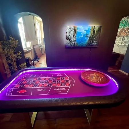 Apartment Capsule Casino - Jacuzzi - Billard - Netflix - Console & Jeux Mons