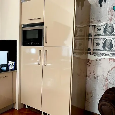 Capsule Casino - Jacuzzi - Billard - Netflix - Console & Jeux Mons